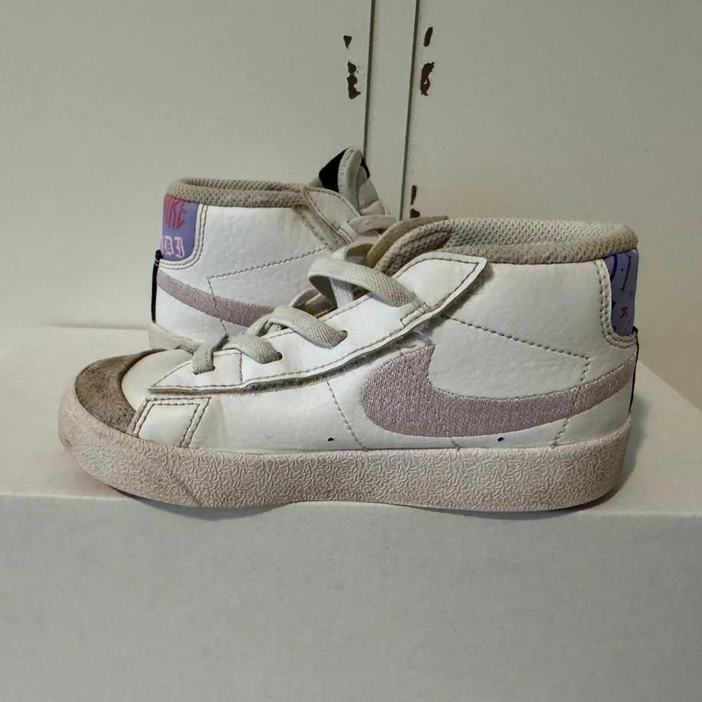 Nike Kids White and Orange Sneakers size 10c. Velcro